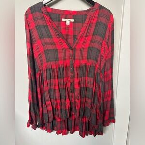 Adorable Boho chic top. Super cute on!